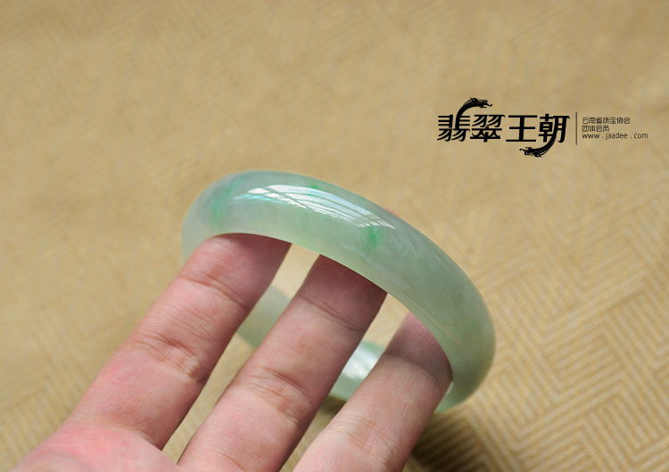 冰种飘翠缅甸翡翠手镯（58.1mm）