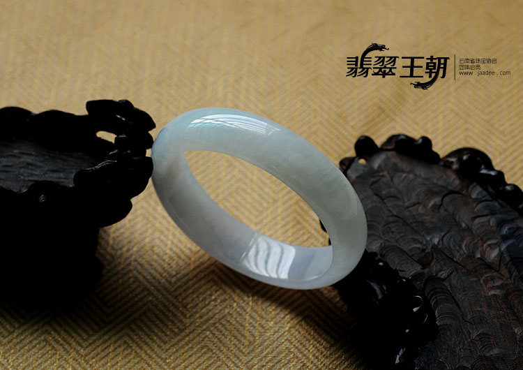 冰种淡紫罗兰缅甸翡翠手镯（58.2mm）