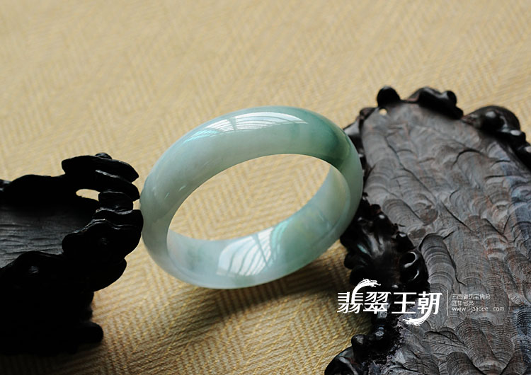 糯冰种蓝晴水缅甸翡翠手镯（53.5mm）
