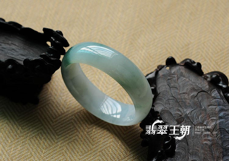 糯冰种蓝晴水缅甸翡翠手镯（53.5mm）