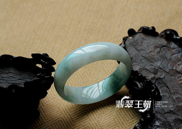 糯冰种蓝晴水缅甸翡翠手镯（53.5mm）