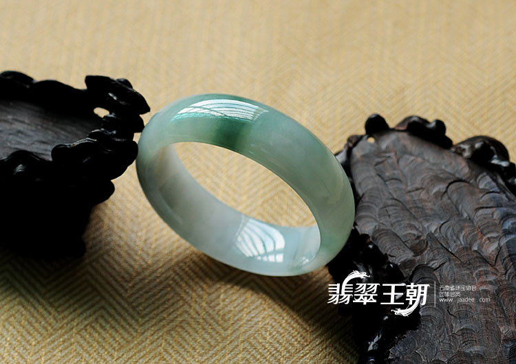 糯冰种蓝晴水缅甸翡翠手镯（53.5mm）