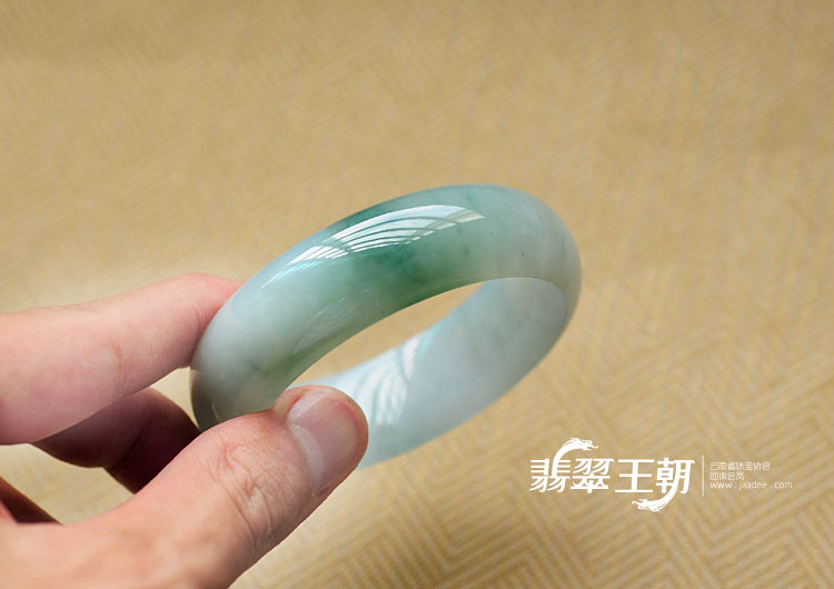 糯冰种蓝晴水缅甸翡翠手镯（53.5mm）
