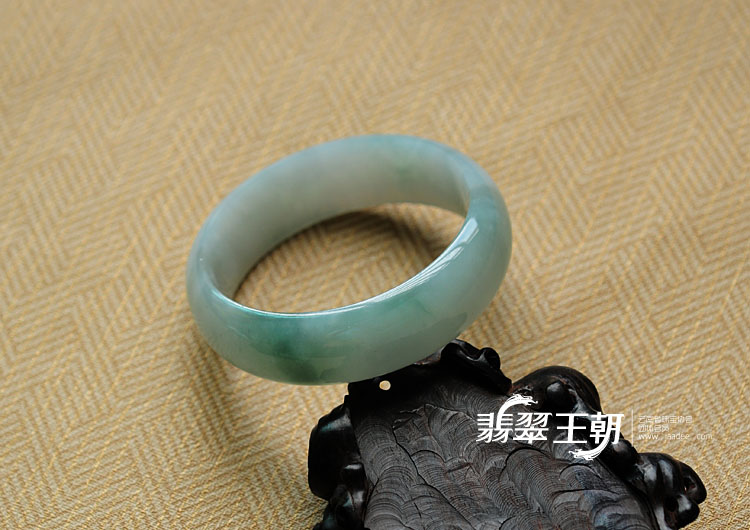 糯冰种蓝晴水缅甸翡翠手镯（53.5mm）