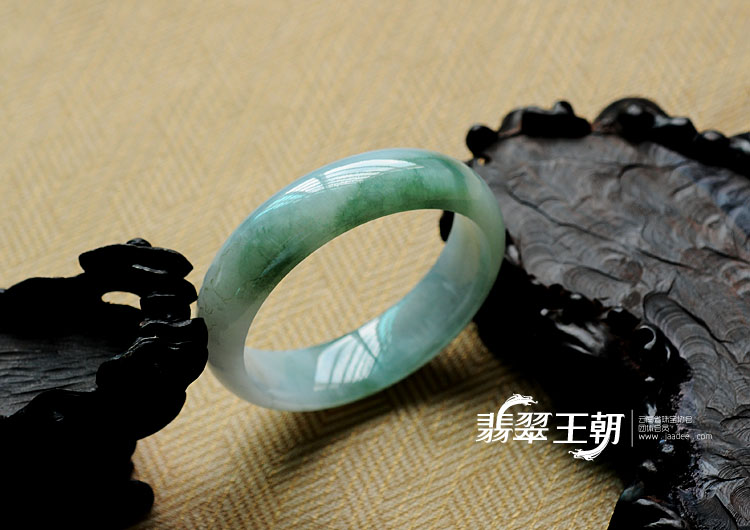 糯冰种飘花缅甸翡翠手镯（53.7mm）