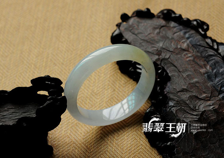 糯冰种淡晴水黄翡缅甸翡翠手镯（56.1mm）