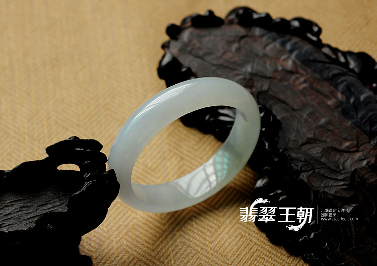 糯冰种淡晴水黄翡缅甸翡翠手镯（56.1mm）