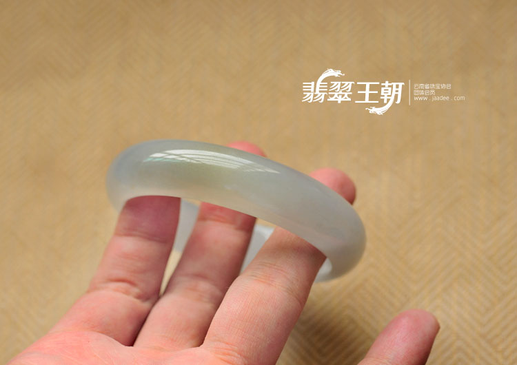 糯冰种淡晴水黄翡缅甸翡翠手镯（56.1mm）