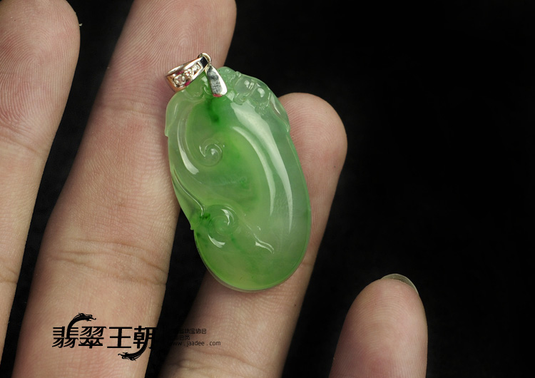冰种绿晴飘翠缅甸翡翠如意挂件