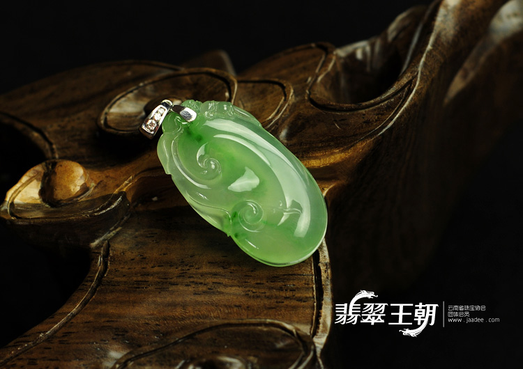 冰种绿晴飘翠缅甸翡翠如意挂件