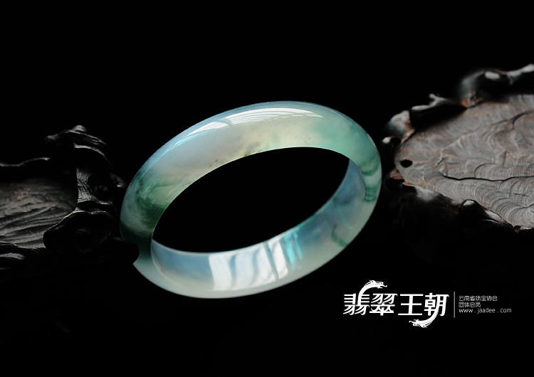 冰玻种飘花缅甸翡翠贵妃镯（54.5-49.9）