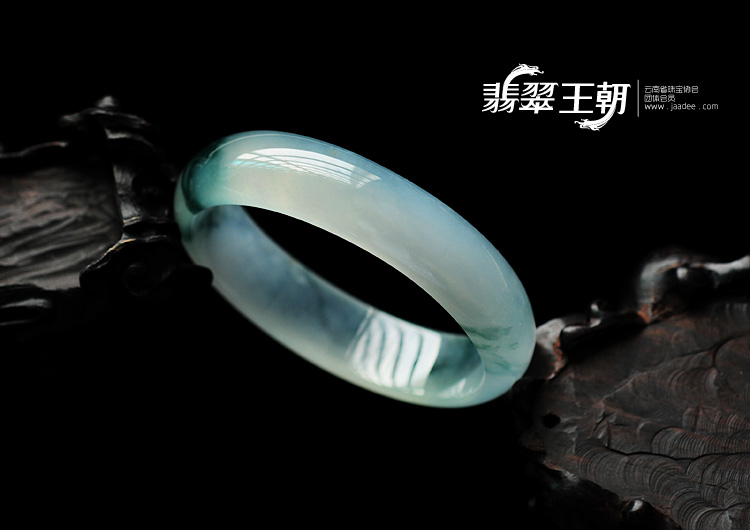 冰玻种飘花缅甸翡翠贵妃镯（54.5-49.9）