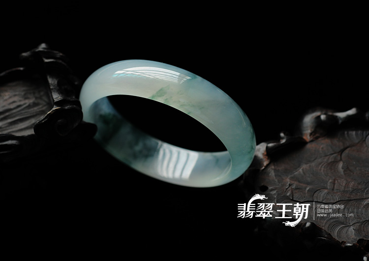 冰玻种飘花缅甸翡翠贵妃镯（54.5-49.9）
