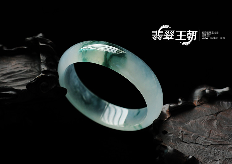 冰玻种飘花缅甸翡翠贵妃镯（54.5-49.9）