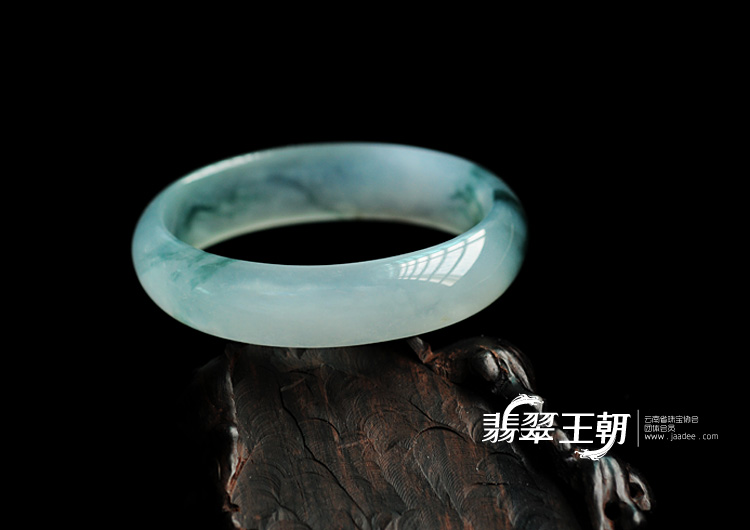 冰玻种飘花缅甸翡翠贵妃镯（54.5-49.9）