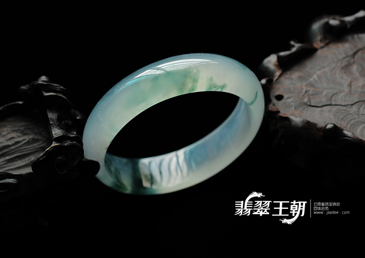 冰玻种飘花缅甸翡翠贵妃镯（54.5-49.9）