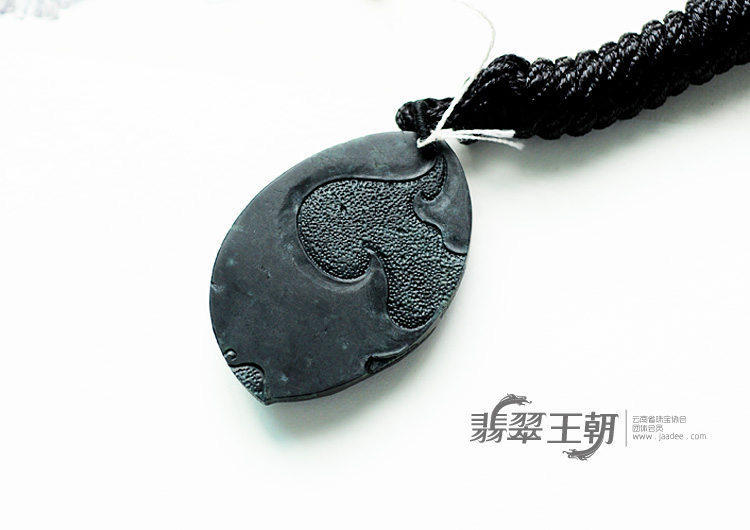 糯冰种墨翠缅甸翡翠观音头挂件