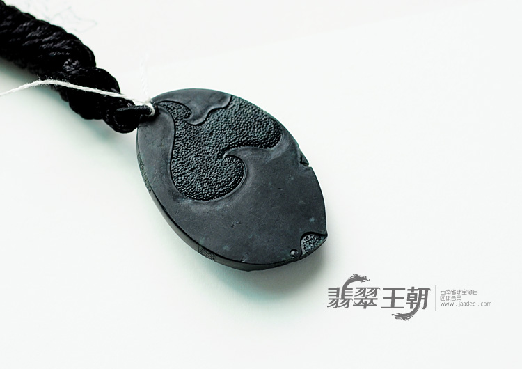 糯冰种墨翠缅甸翡翠观音头挂件