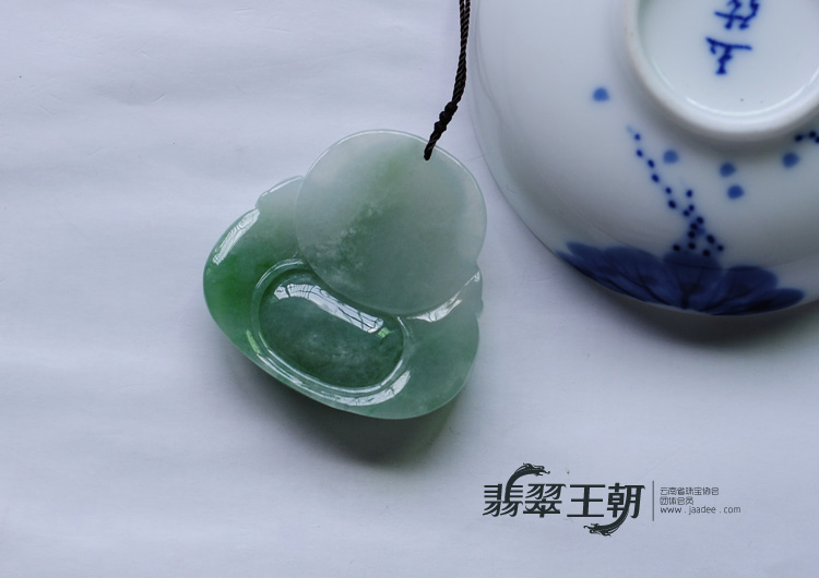 糯冰种翠色缅甸翡翠玉佛挂件