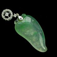 冰玻种飘绿花缅甸翡翠福瓜挂件