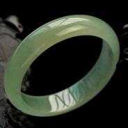 冰玻种飘花缅甸翡翠手镯（55.3mm）