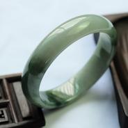糯冰种飘花缅甸翡翠手镯（57mm）