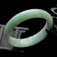 糯冰种豆绿缅甸翡翠手镯（57.3mm）