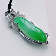 冰种阳绿缅甸翡翠包白金镶真钻福瓜挂件