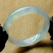 冰玻种淡晴水缅甸翡翠贵妃镯（58-51mm）