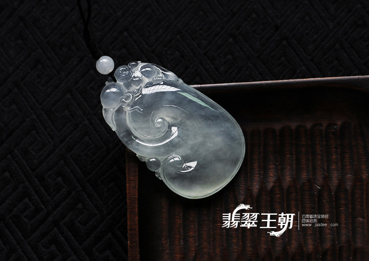 冰玻种晴水缅甸翡翠如意挂件