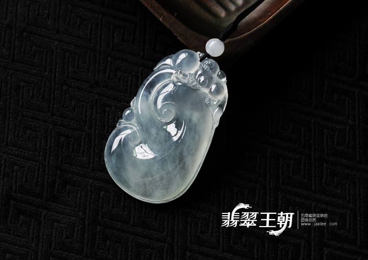 冰玻种晴水缅甸翡翠如意挂件