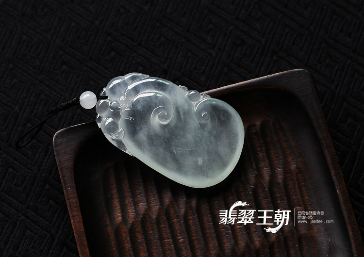 冰玻种晴水缅甸翡翠如意挂件