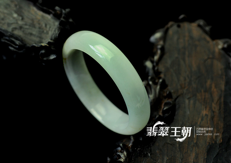 糯冰种浅晴缅甸翡翠手镯（55.4mm）