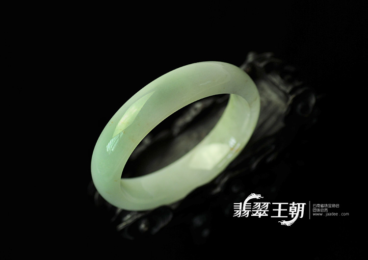 糯冰种浅晴缅甸翡翠手镯（55.4mm）