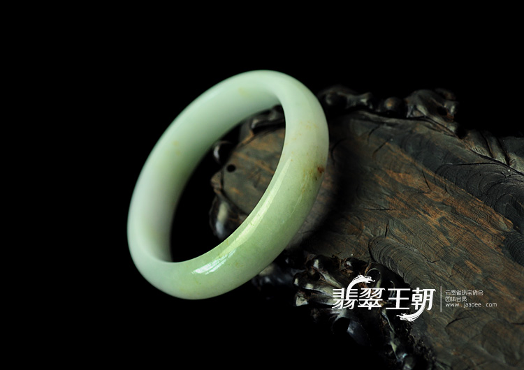 糯冰种浅晴缅甸翡翠手镯（55.4mm）