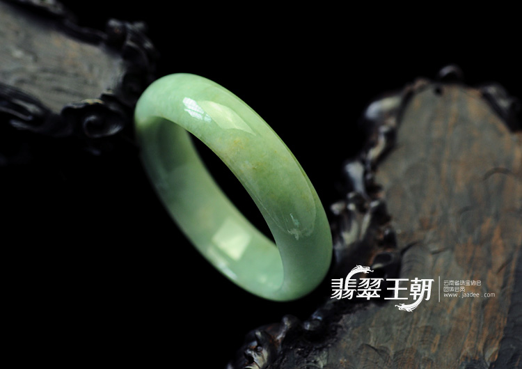 细糯种晴水缅甸翡翠手镯（53.9mm）