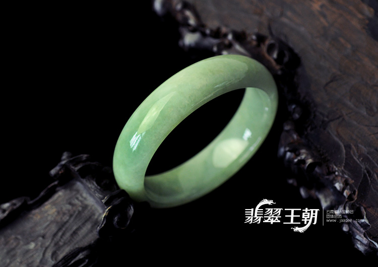 细糯种晴水缅甸翡翠手镯（53.9mm）