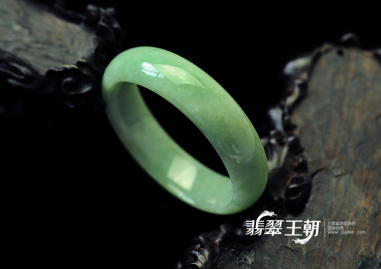 细糯种晴水缅甸翡翠手镯（53.9mm）