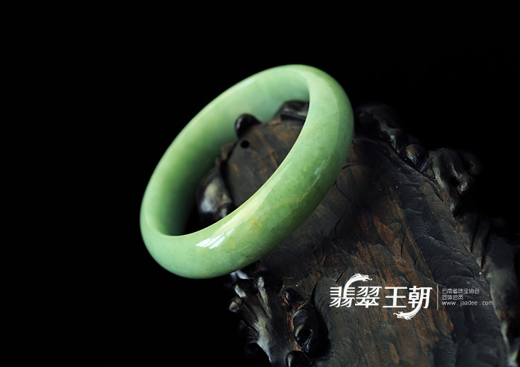 细糯种晴水缅甸翡翠手镯（53.9mm）