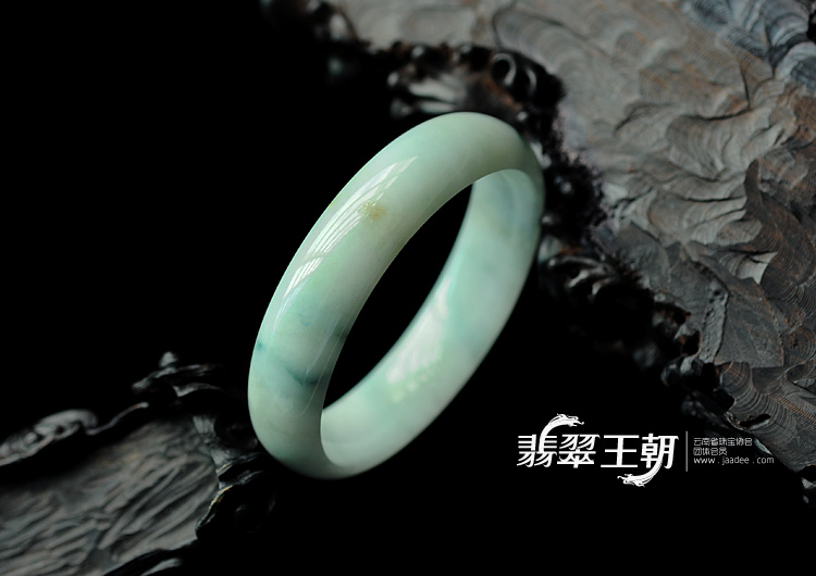 细糯种白底飘花缅甸翡翠手镯（58.1mm）