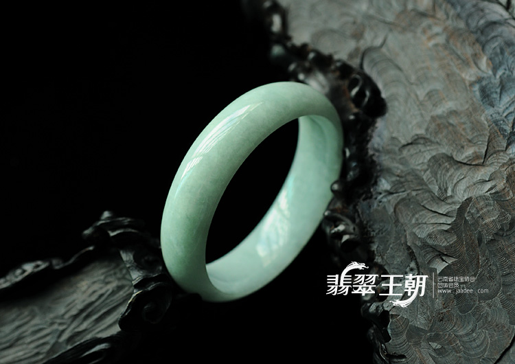 细糯种淡晴水缅甸翡翠手镯（52mm）