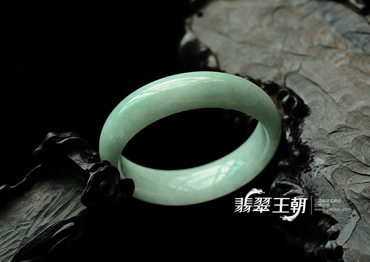 细糯种淡晴水缅甸翡翠手镯（52mm）