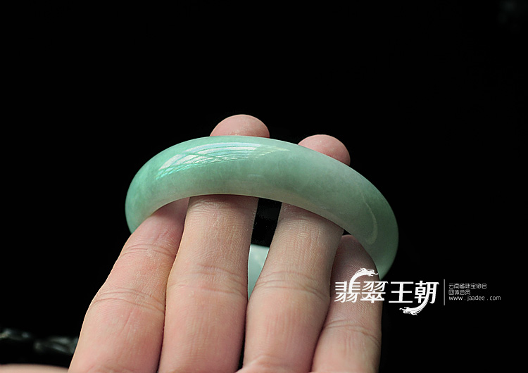 细糯种淡晴水缅甸翡翠手镯（52mm）