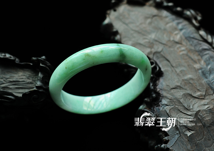 细糯种豆色缅甸翡翠手镯（58.6mm）