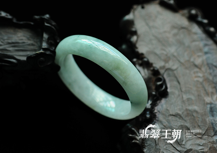 糯冰种飘花缅甸翡翠手镯（52.5mm）