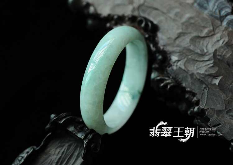 糯冰种飘花缅甸翡翠手镯（52.5mm）