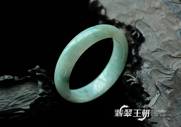 糯冰种飘花缅甸翡翠手镯（52.5mm）