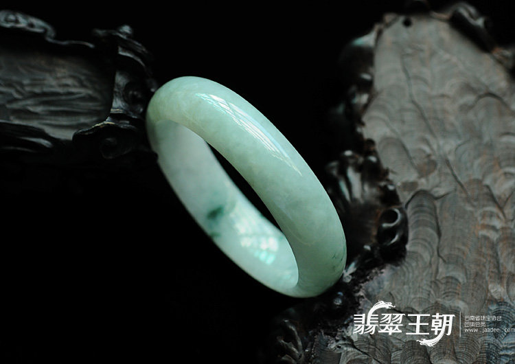 糯冰种飘花缅甸翡翠手镯（52.5mm）