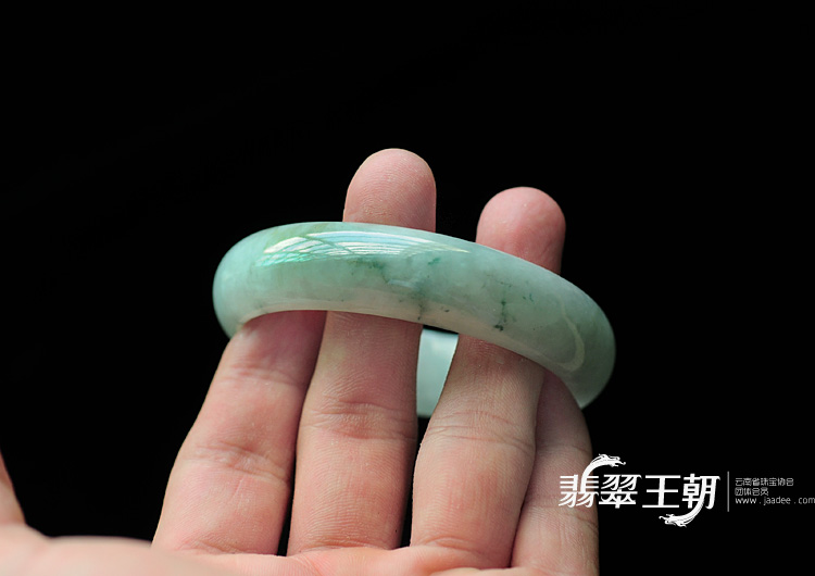 糯冰种飘花缅甸翡翠手镯（52.5mm）