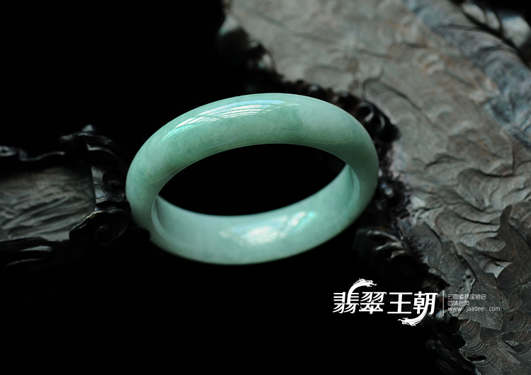 细糯种晴水缅甸翡翠手镯（55.1mm）